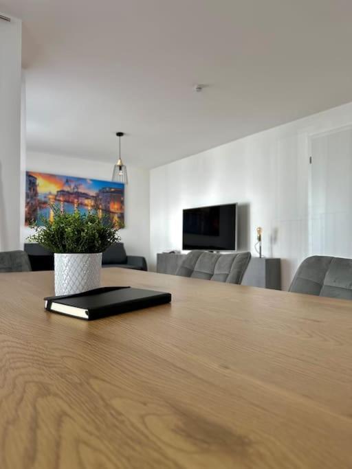 Amao-Pearl I Comfort Suite I 94Qm I Kingsize-Bett I Exklusiv Mit Balkon & Tiefgarage I Aufzug Offenburg Eksteriør billede